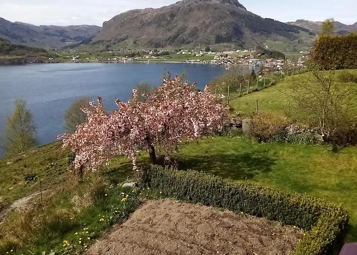 شقة Sandeidfjorden